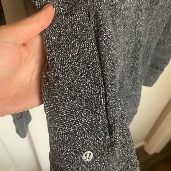 🍋 Lululemon long sleeve (super thick) with pocket - Picture 4 of 5